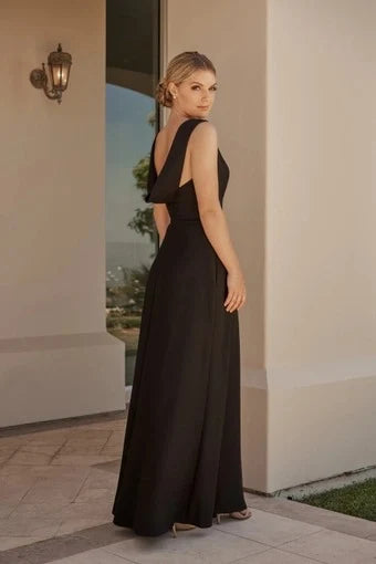 Elegant A-Line Boat Neck Sleeveless Sophisticated Black Floor-Length Prom Dress for Women