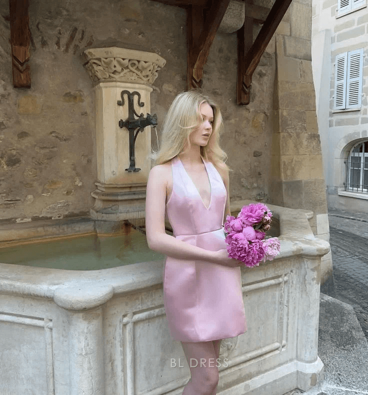 Elegant A-Line Halter V-Neck Sleeveless Chic Pink Short Homecoming Dress