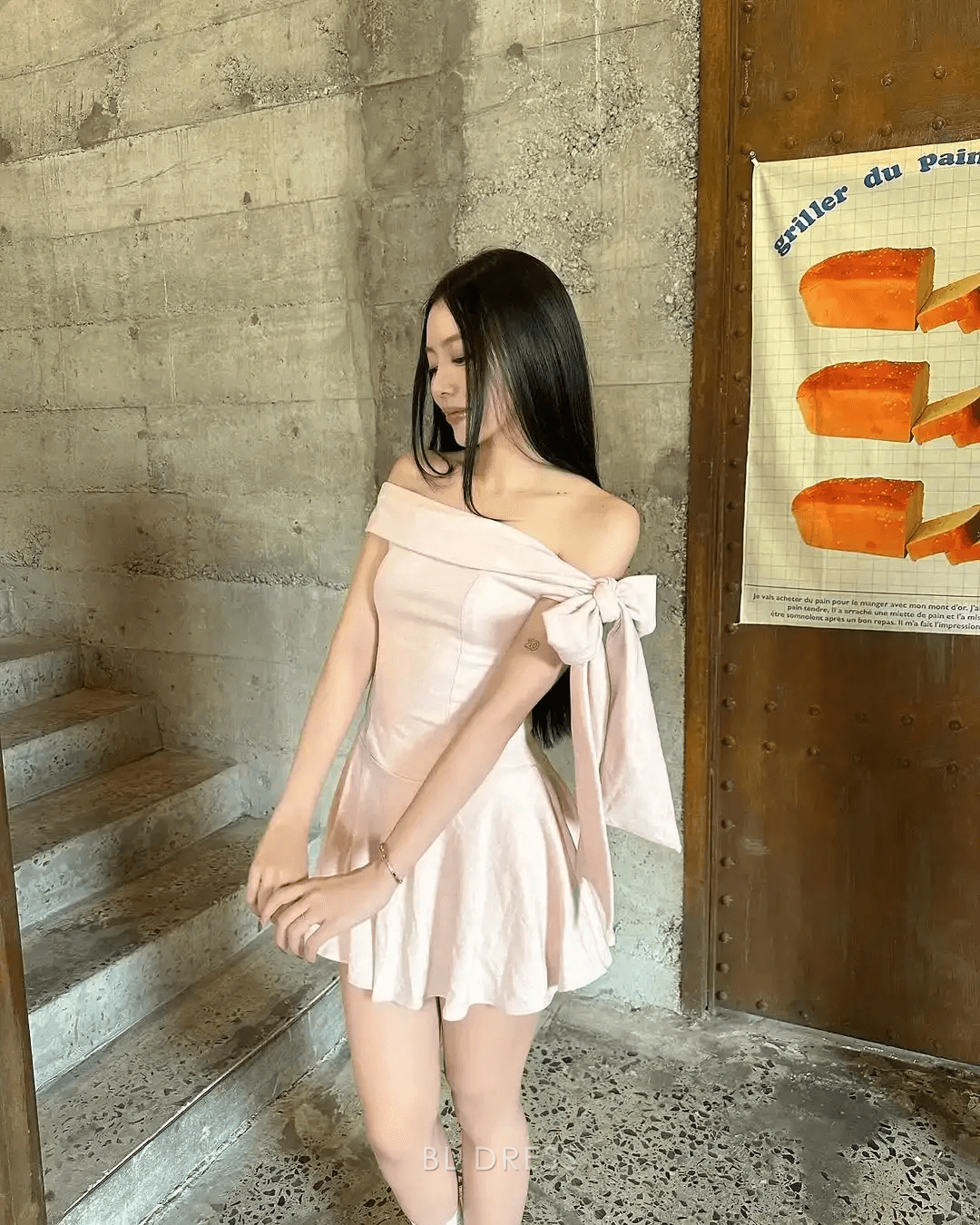 Elegant A-Line Off-Shoulder Bow-knot Ruffled Blush Short Homecoming Dress Women's