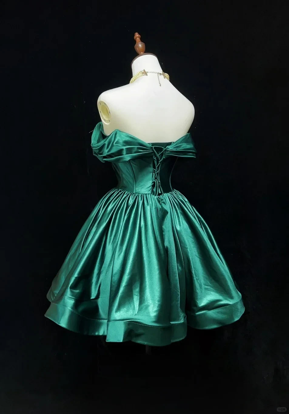Elegant A-Line Off-Shoulder Charming Emerald Short Homecoming Dresses for Women