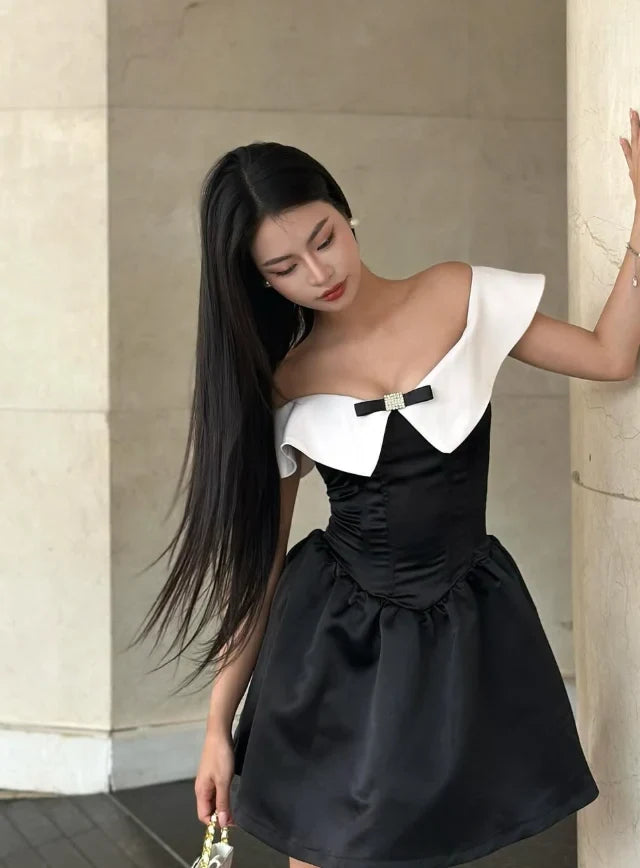 Elegant A-Line Off-Shoulder Sleeveless Bow Black White Mini Homecoming Dress Women's