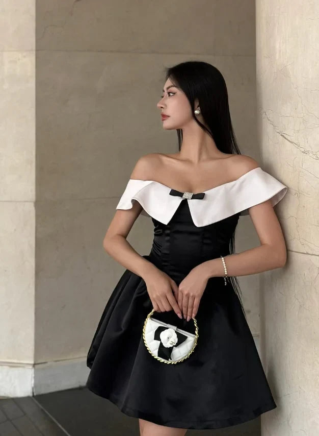 Elegant A-Line Off-Shoulder Sleeveless Bow Black White Mini Homecoming Dress Women's