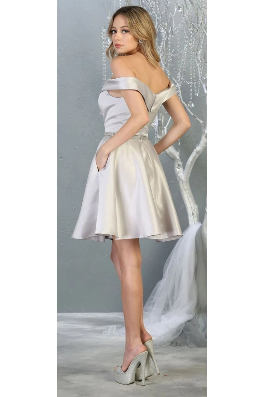 Elegant A-Line Off-Shoulder Sweetheart Chic Beaded Champagne Silver Short Homecoming Dress