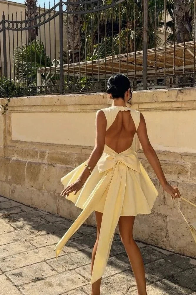 Elegant A-Line Square Neck Sleeveless Bow Back Pastel Yellow Short Homecoming Dress
