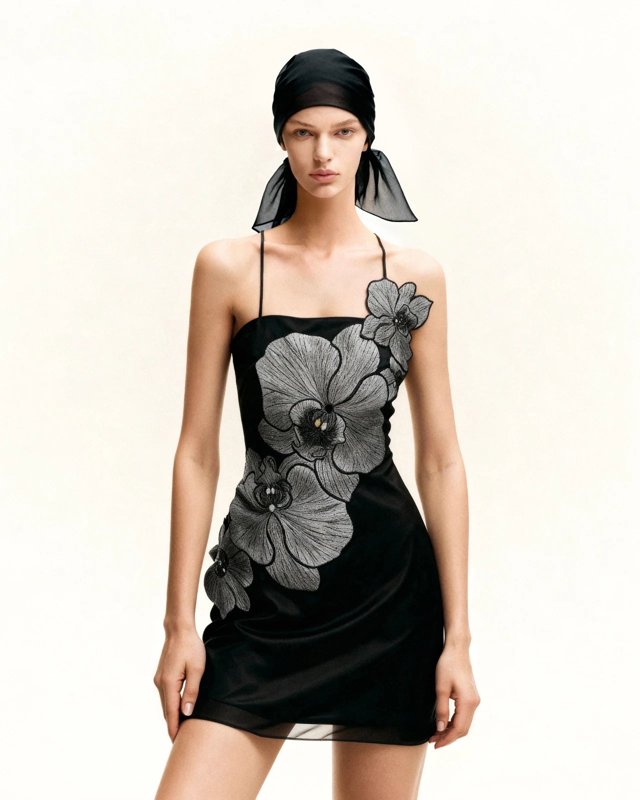 Elegant A-Line Square Neck Sleeveless Floral Applique Black Mini Homecoming Dress