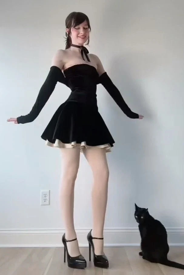 Elegant A-Line Strapless Sleeveless Chic Black Short Homecoming Dress for Women