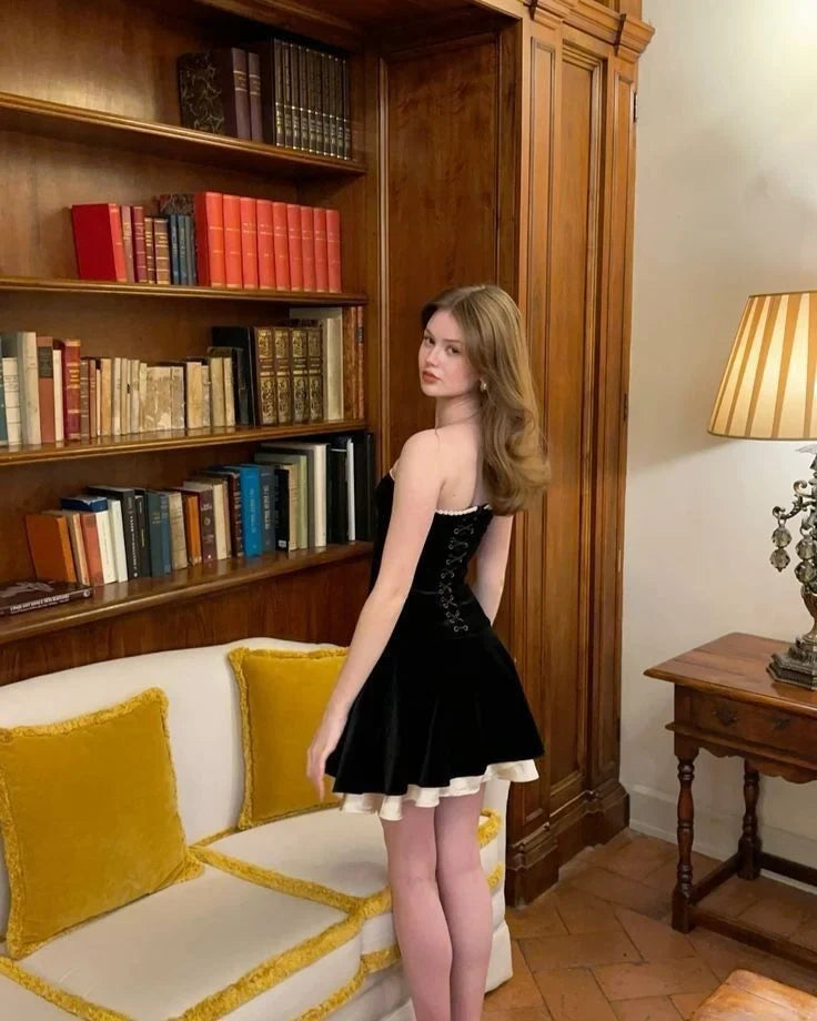 Elegant A-Line Strapless Sleeveless Chic Black Short Homecoming Dress for Women