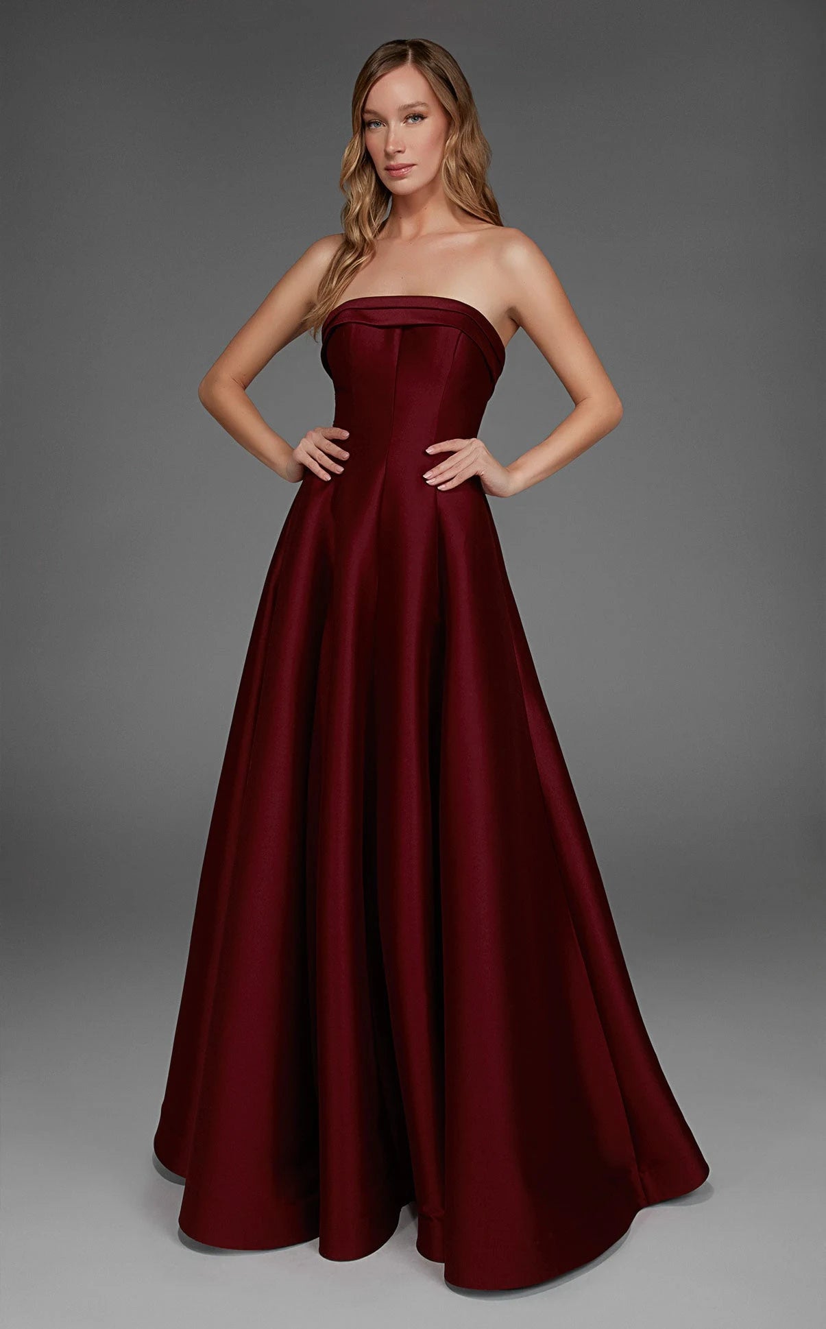 Elegant A-Line Strapless Sleeveless Classic Chic Burgundy Floor-Length Prom Dress for Women