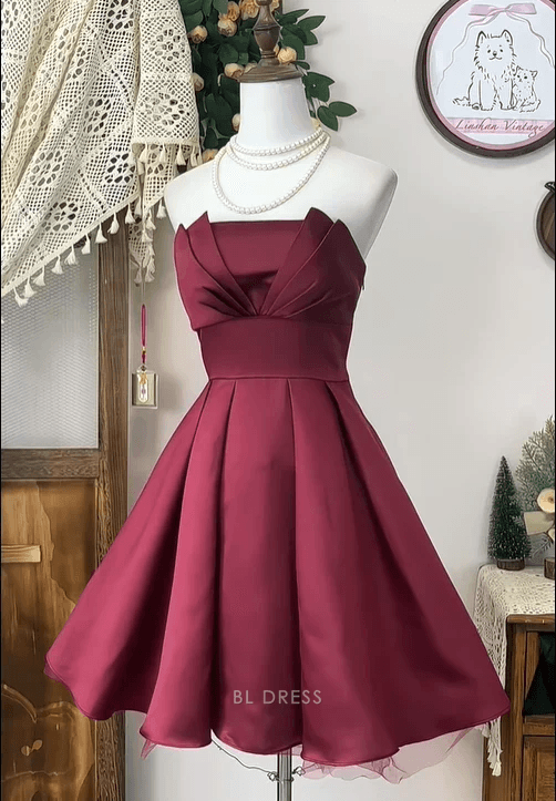Elegant A-Line Strapless Sweetheart Chic Burgundy Short Homecoming Dress for Women