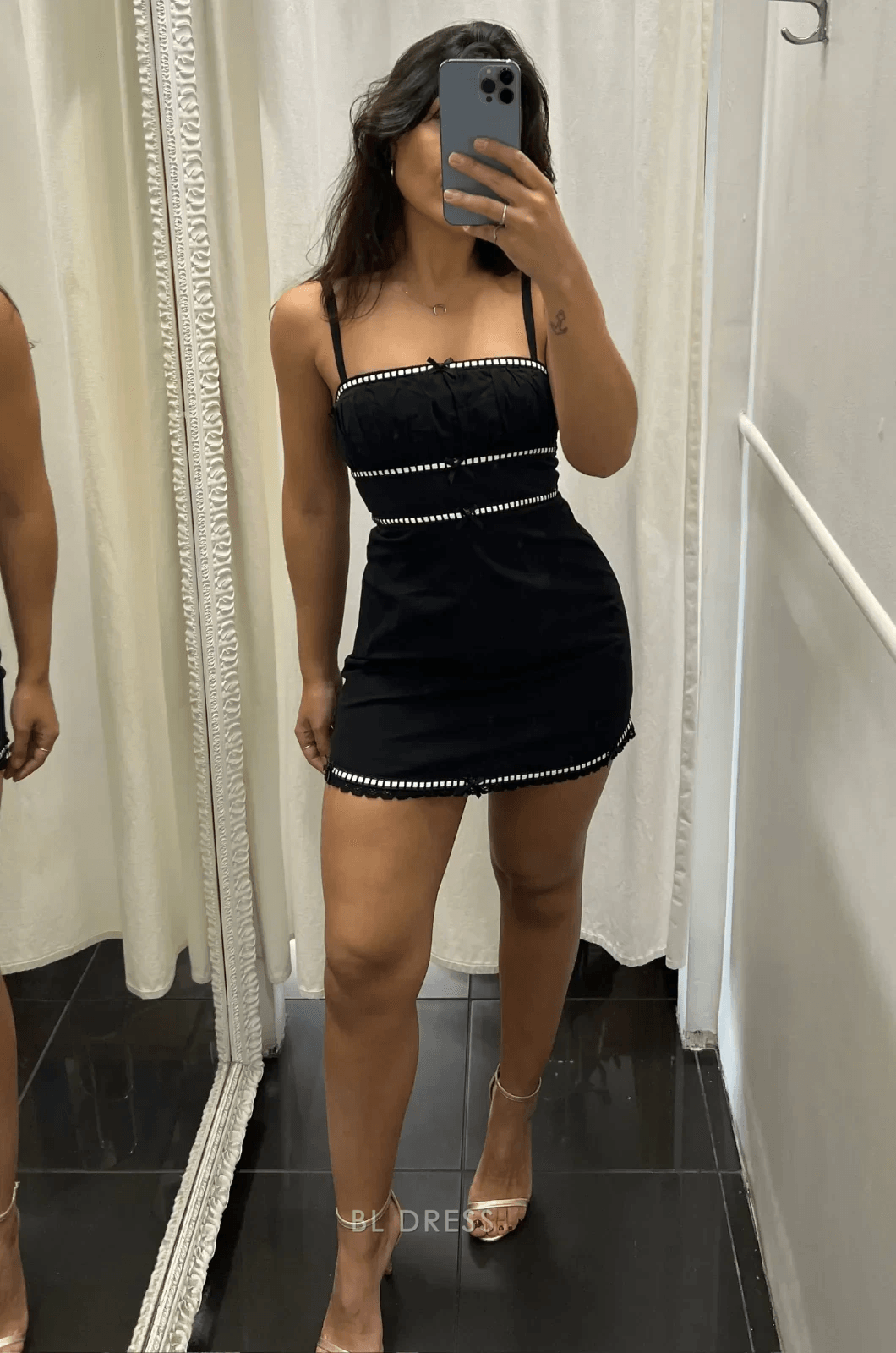 Elegant A-Line Strappy Sweetheart Ruffled Bow-Detail Black Mini Homecoming Gown