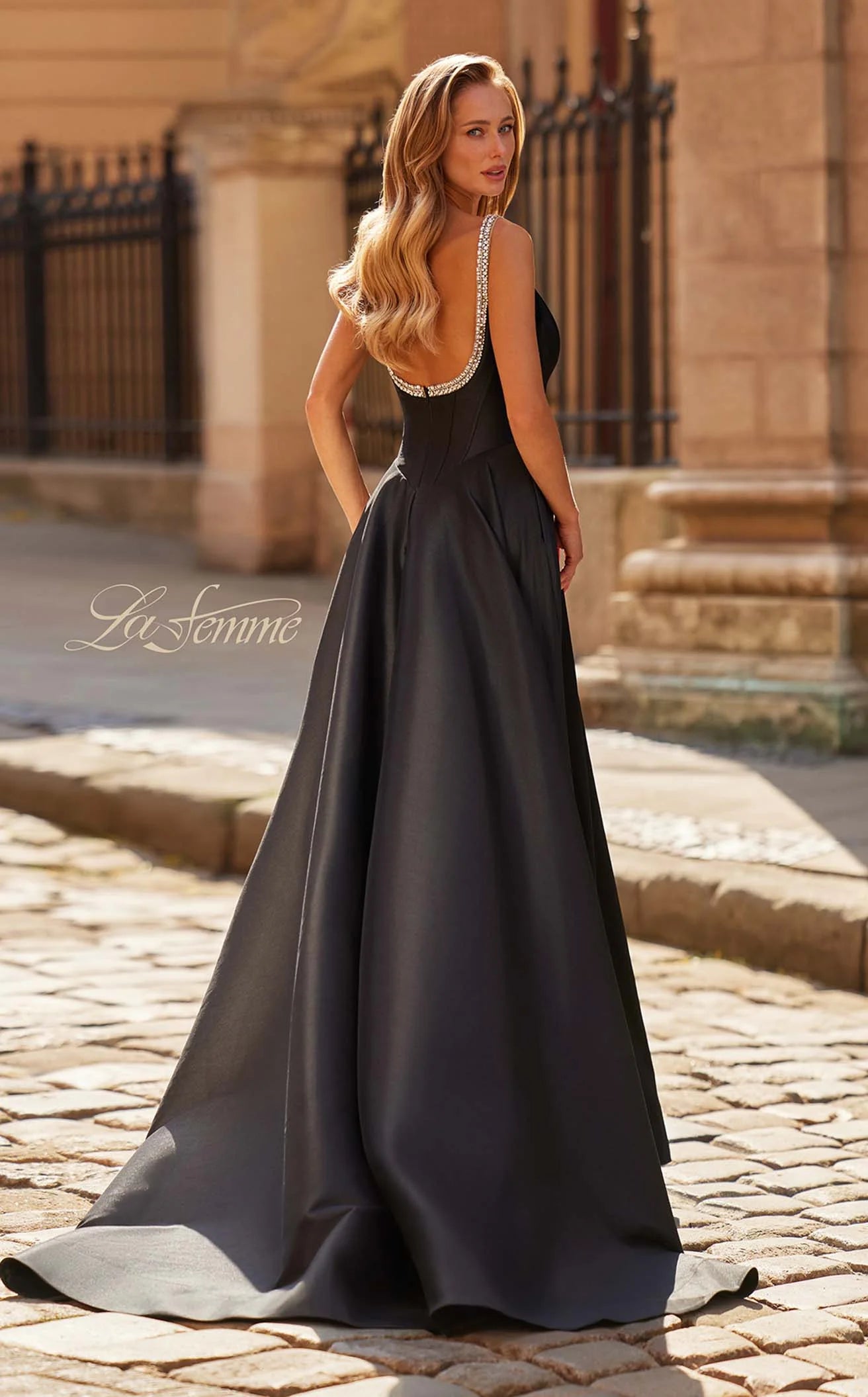 Elegant A-Line Sweetheart Sleeveless Beaded Glamorous Black Floor-Length Prom Dress