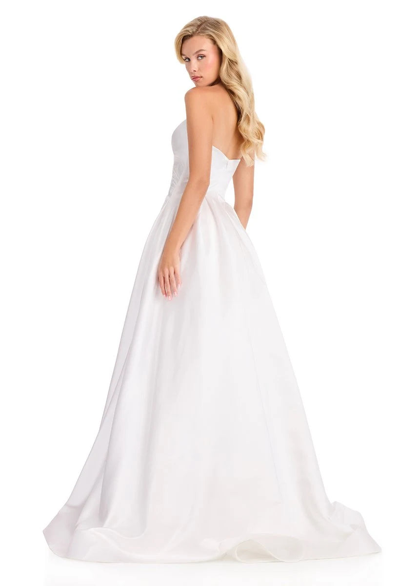 Elegant A-Line Sweetheart Sleeveless Pleated Flowy White Floor-Length Prom Gown