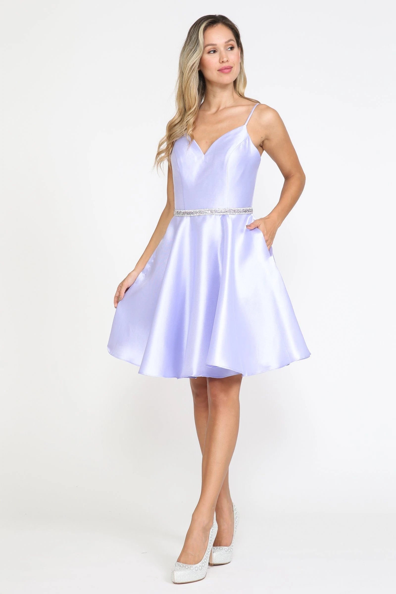 Elegant A-Line V-Neck Sleeveless Rhinestone Lace-Up Lavender Short Homecoming Dress