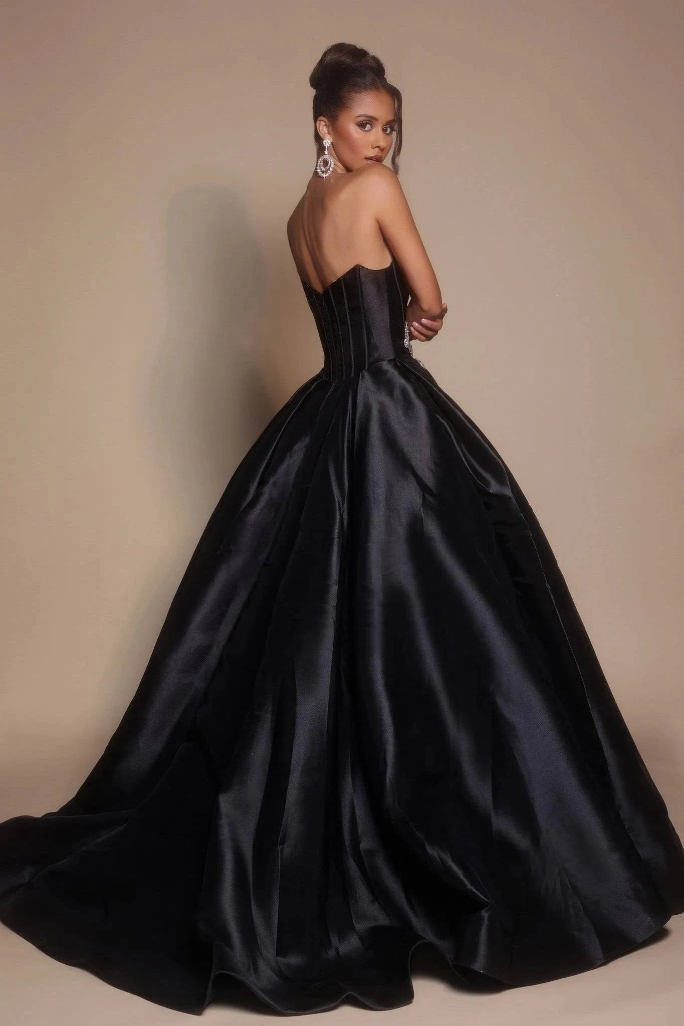 Elegant Ball Gown Strapless Sleeveless Embellished Formal Black Floor-Length Prom Dress