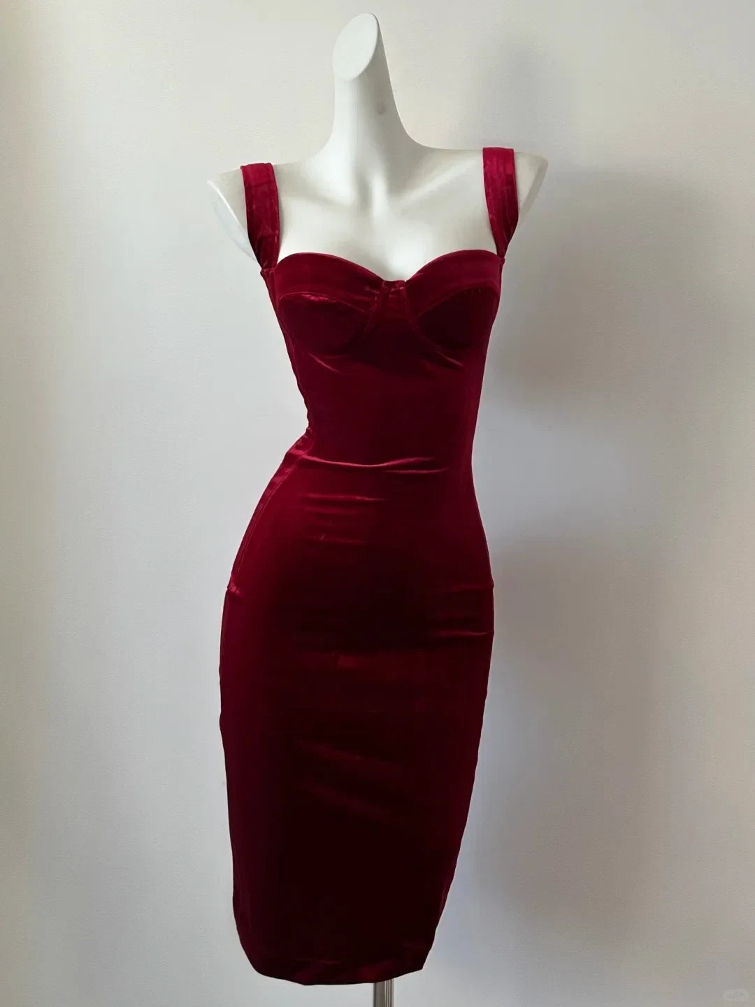 Elegant Bodycon Sweetheart Sleeveless Glamorous Burgundy Midi Homecoming Dress Women's Party