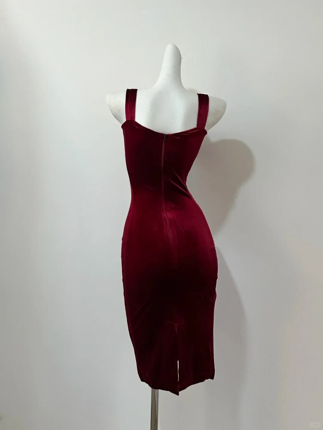 Elegant Bodycon Sweetheart Sleeveless Glamorous Burgundy Midi Homecoming Dress Women's Party