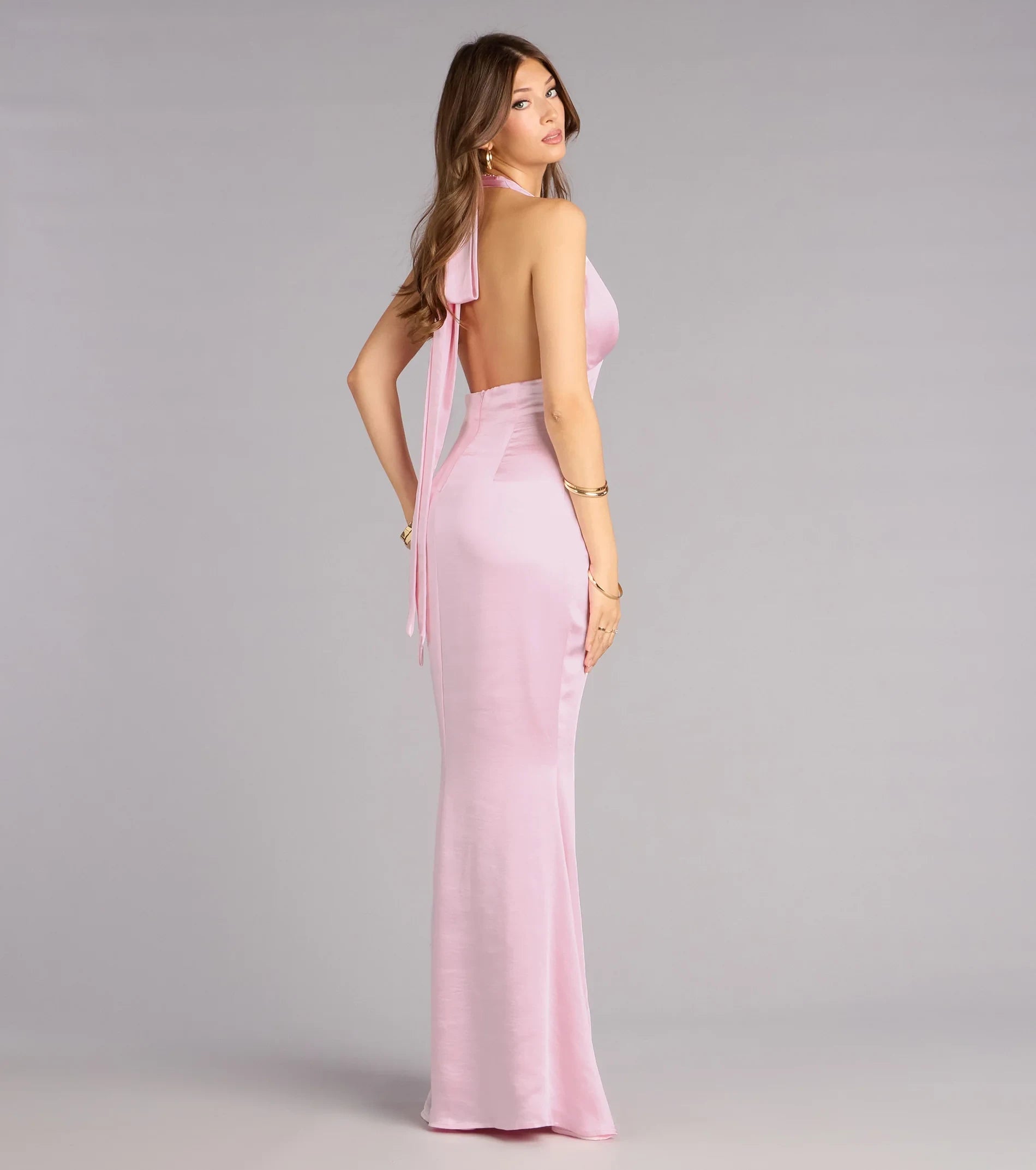 Elegant Column Halter V-Neck Sleeveless Backless Pink Floor-Length Prom Gown