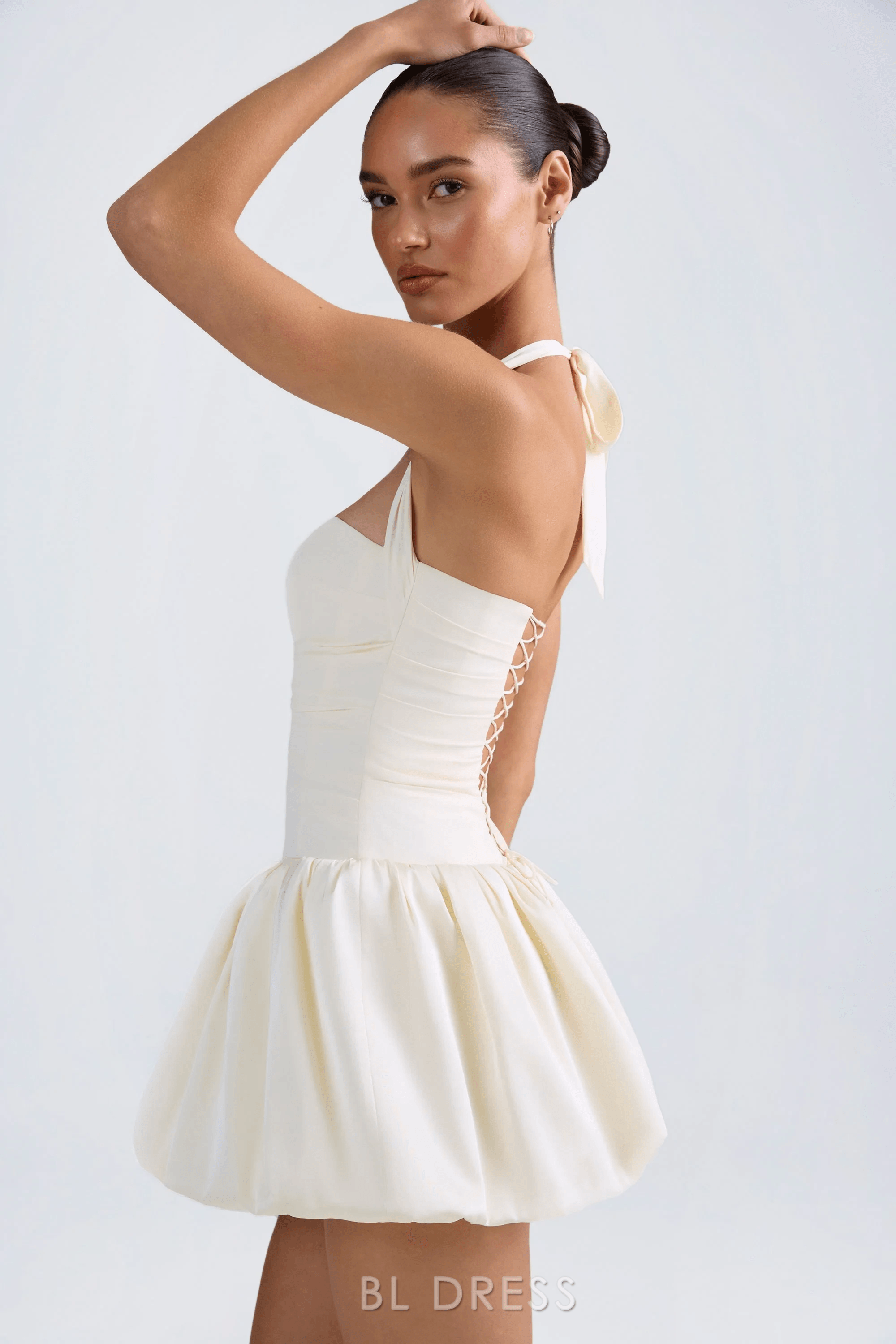 Elegant Fitted Halter Sleeveless Ruched Bodice Ivory Short Homecoming Dresses Women's Gown