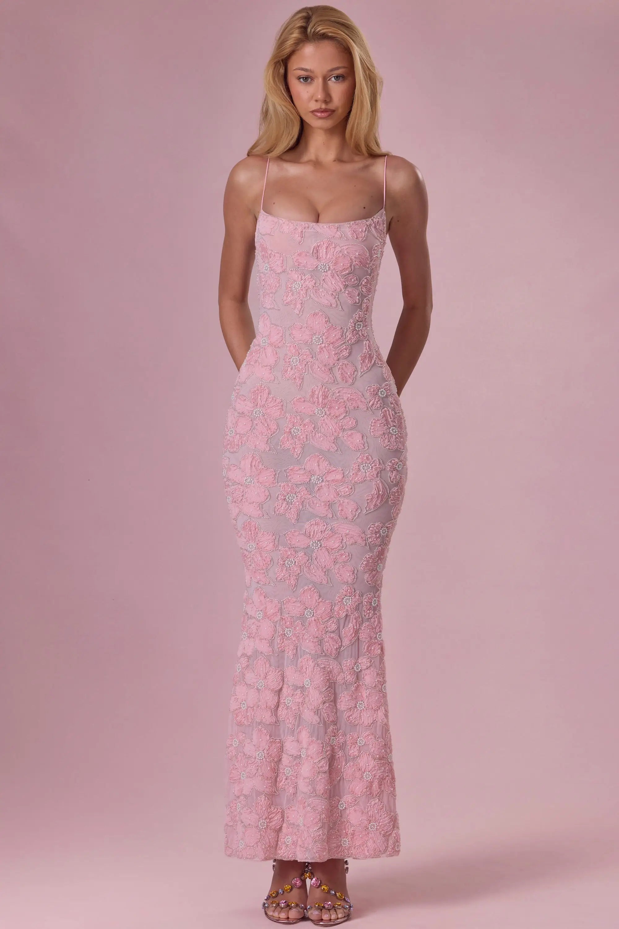 Elegant Fitted Scoop Neck Sleeveless Floral Beaded Blush Pink Floor-Length Prom Gown