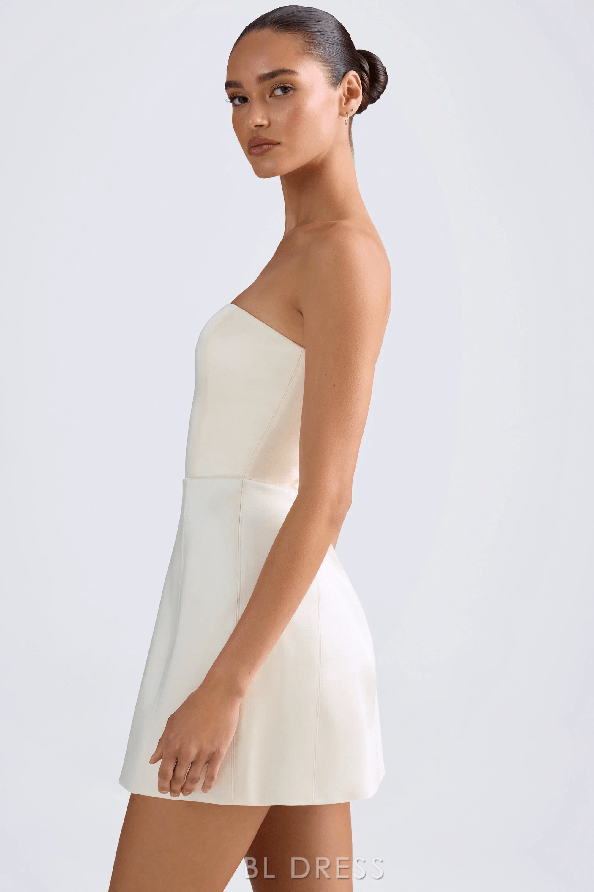 Elegant Fitted Strapless Sleeveless Modern Chic Ivory Mini Homecoming Dress Women's