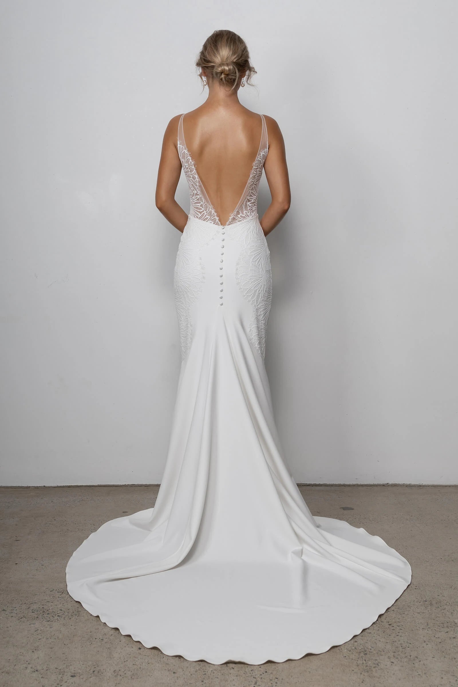 Elegant Illusion Mermaid Deep V-Neck Sleeveless Backless Ivory Chapel Wedding Gown