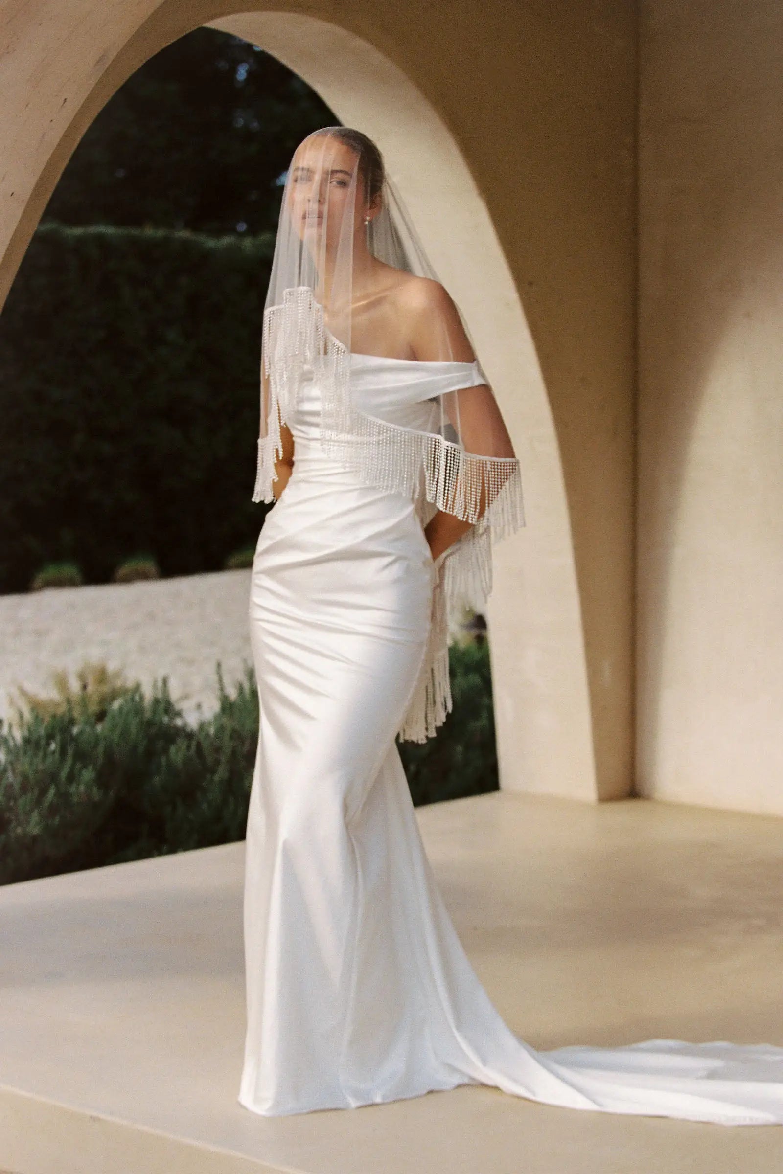 Elegant Mermaid One-Shoulder Draped Glamorous Ivory Floor-Length Wedding Dresses Brides Gown