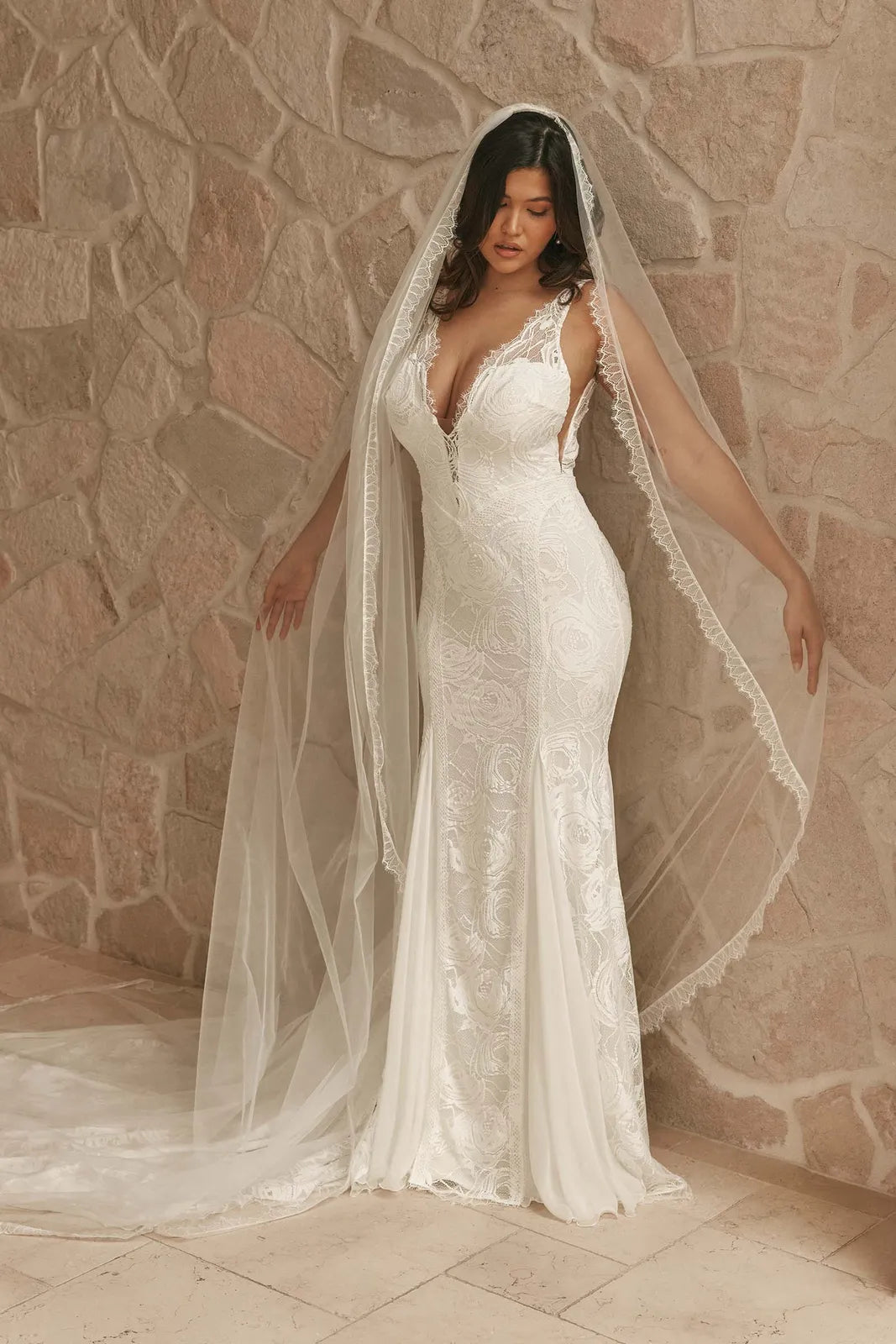 Elegant Mermaid Plunge V-Neck Sleeveless Lace White Floor-Length Wedding Gown