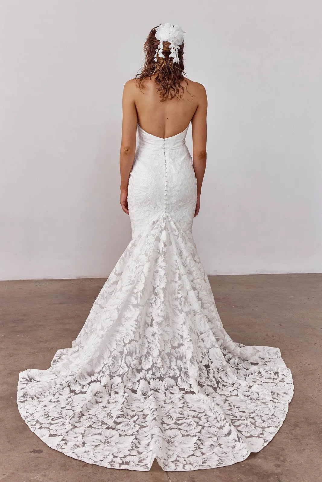 Elegant Mermaid Strapless Sweetheart Floral Lace White Floor-Length Wedding Gown