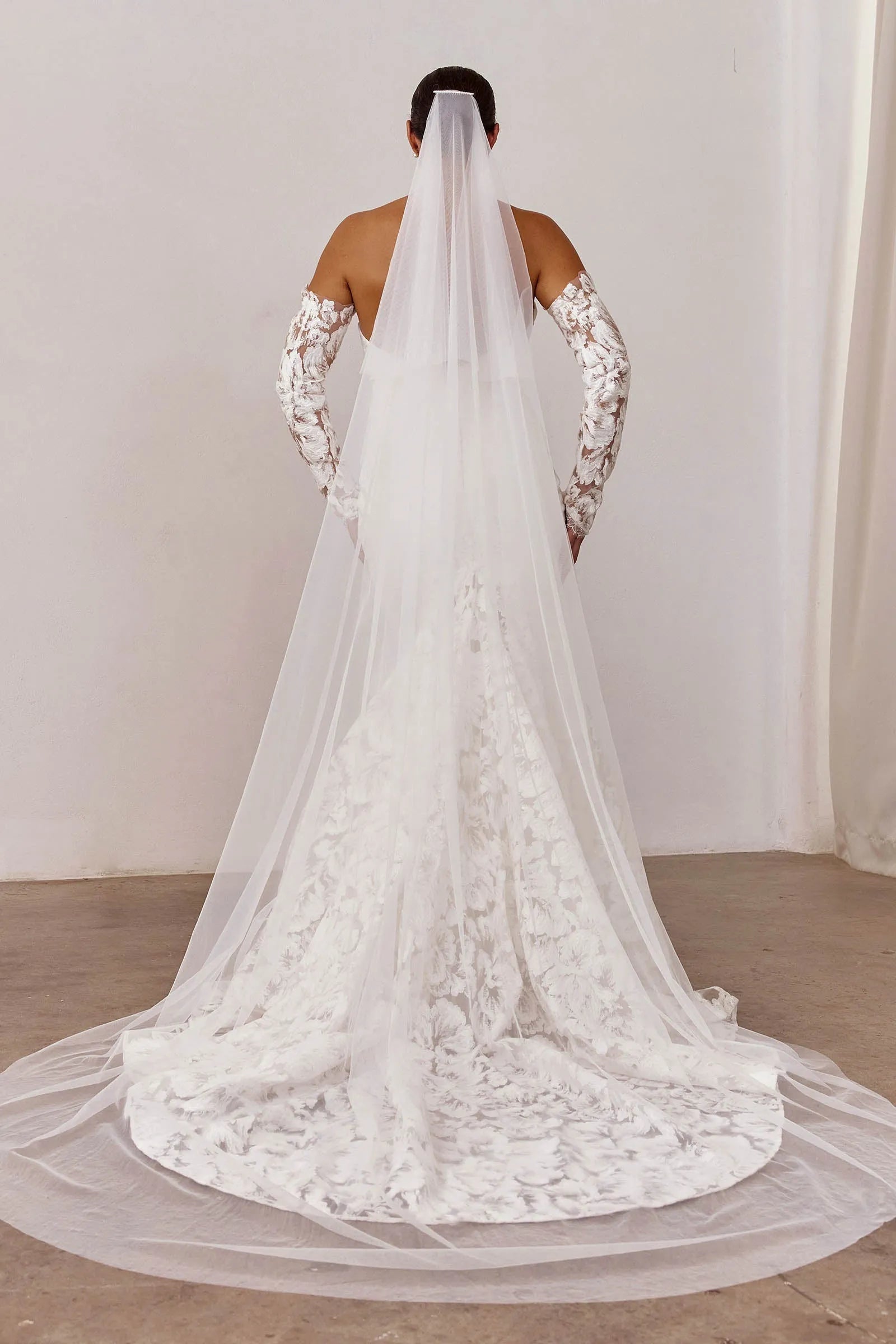 Elegant Mermaid Strapless Sweetheart Floral Lace White Floor-Length Wedding Gown