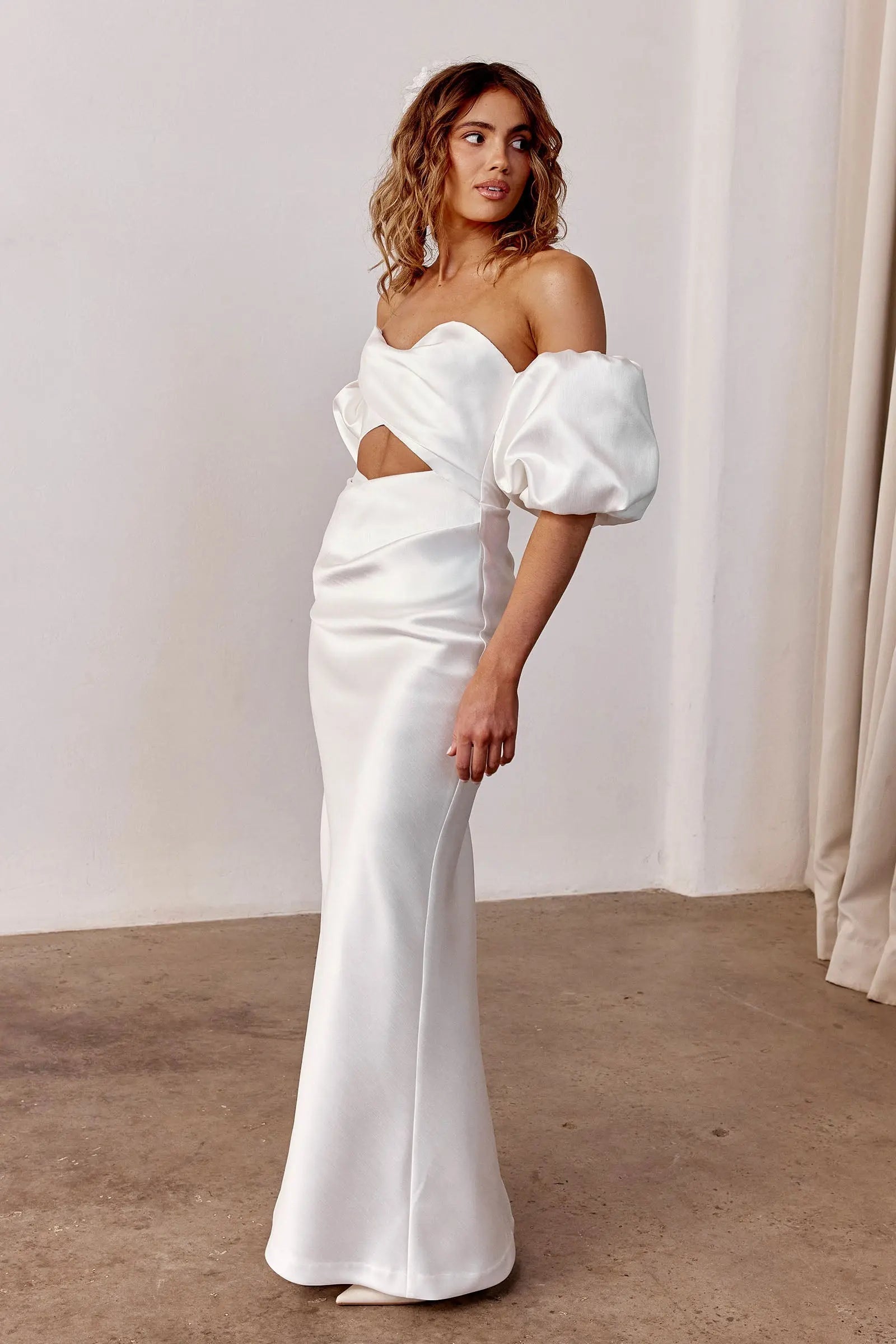 Elegant Mermaid Sweetheart Off-Shoulder Puff Sleeves Chic White Floor-Length Wedding Gown
