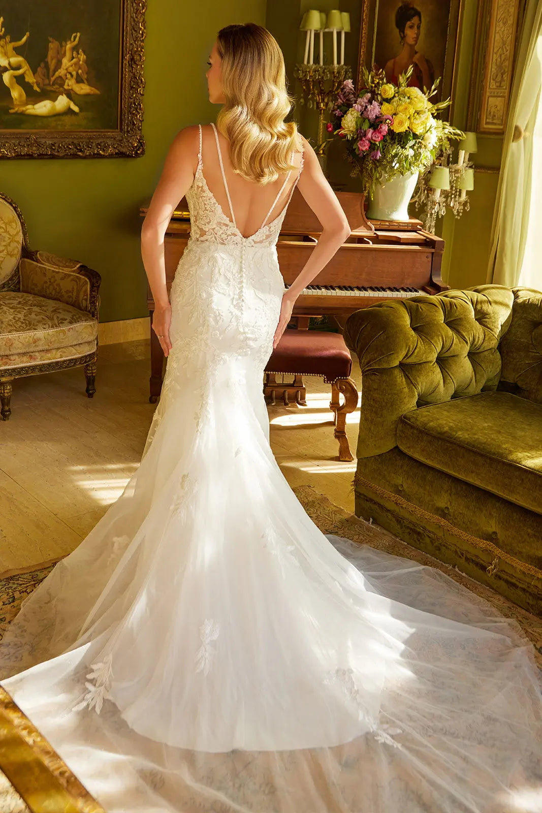 Elegant Mermaid Sweetheart Sleeveless Lace Applique Backless White Floor-Length Prom Dresses