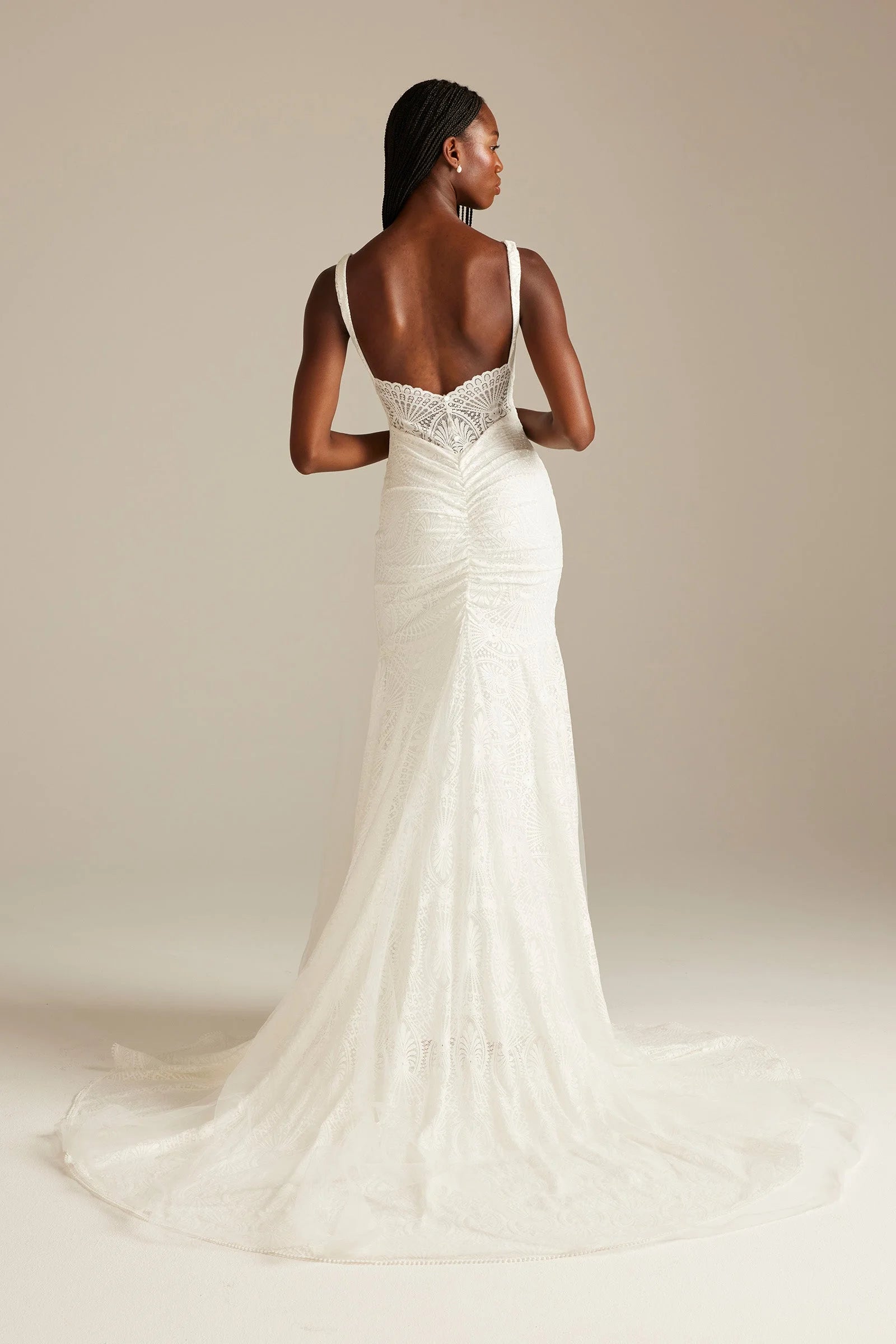 Elegant Mermaid V-Neck Sleeveless Intricate Lace Open Back Ivory Wedding Gown