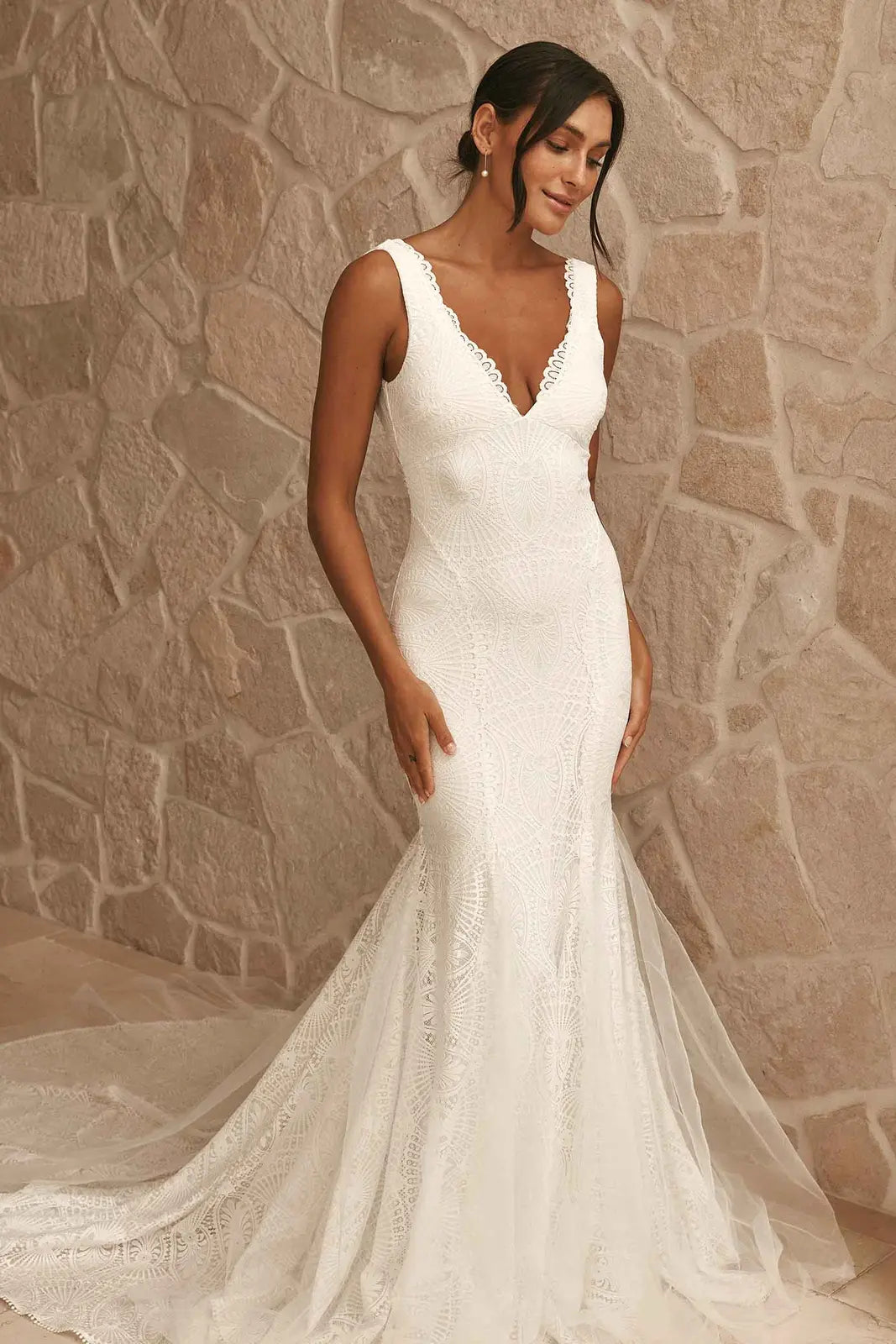 Elegant Mermaid V-Neck Sleeveless Intricate Lace Open Back Ivory Wedding Gown