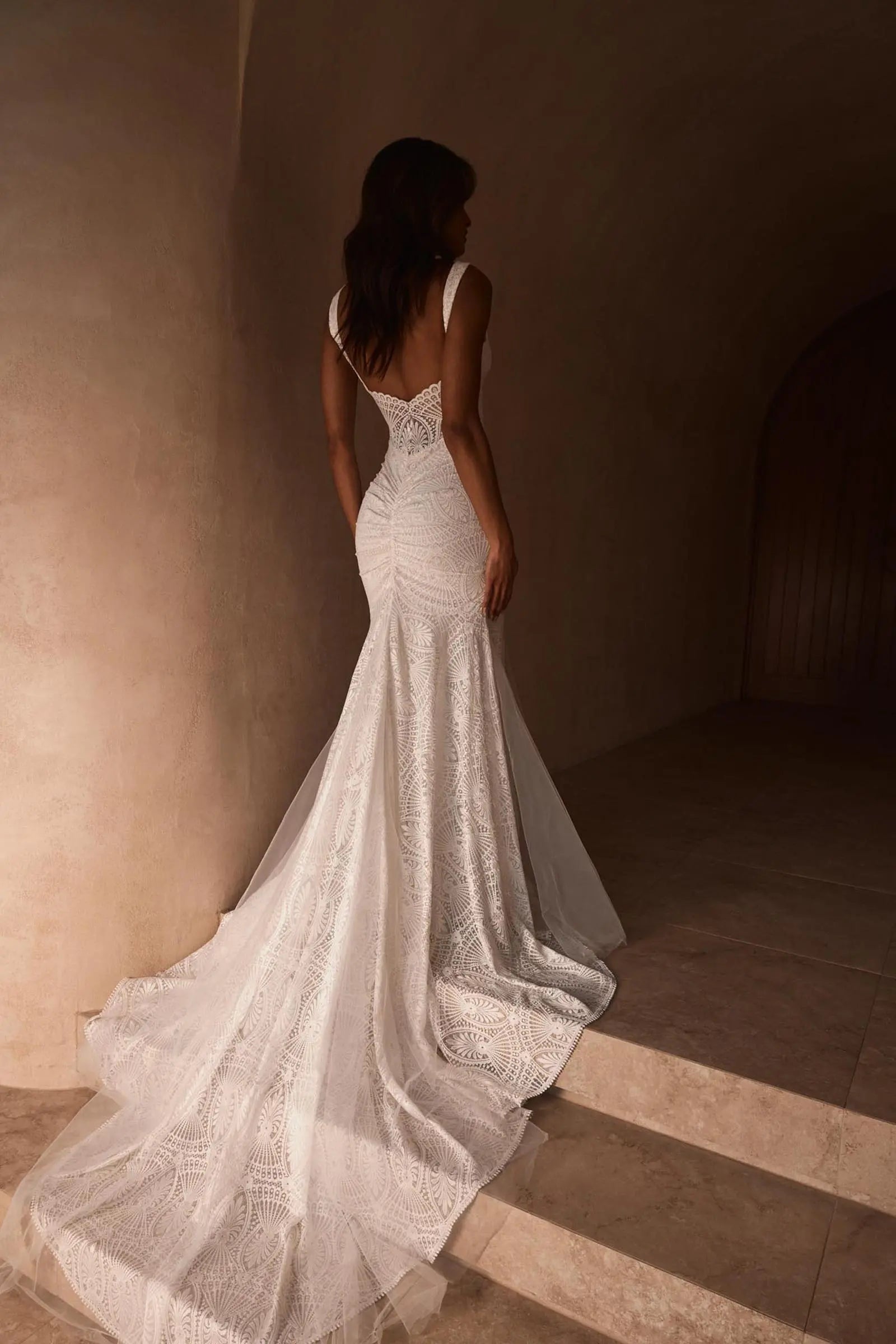 Elegant Mermaid V-Neck Sleeveless Intricate Lace Open Back Ivory Wedding Gown