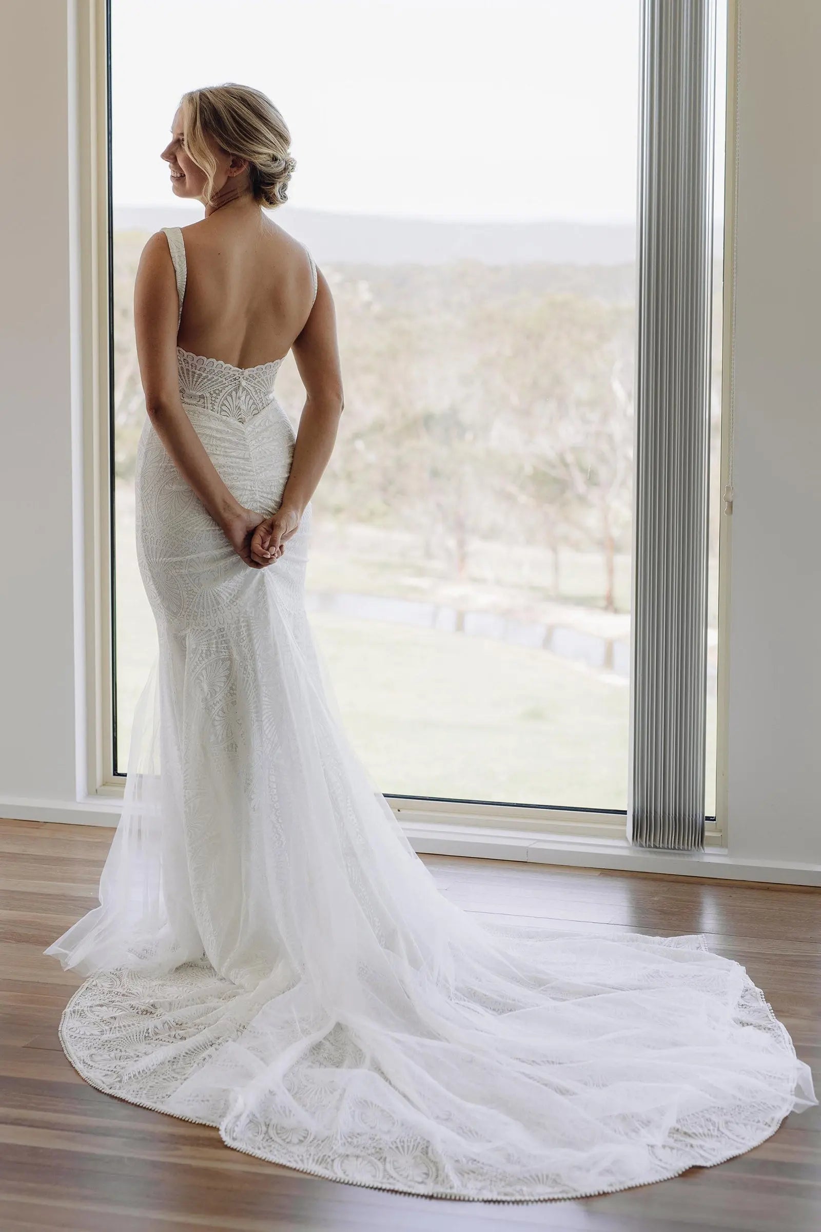 Elegant Mermaid V-Neck Sleeveless Intricate Lace Open Back Ivory Wedding Gown
