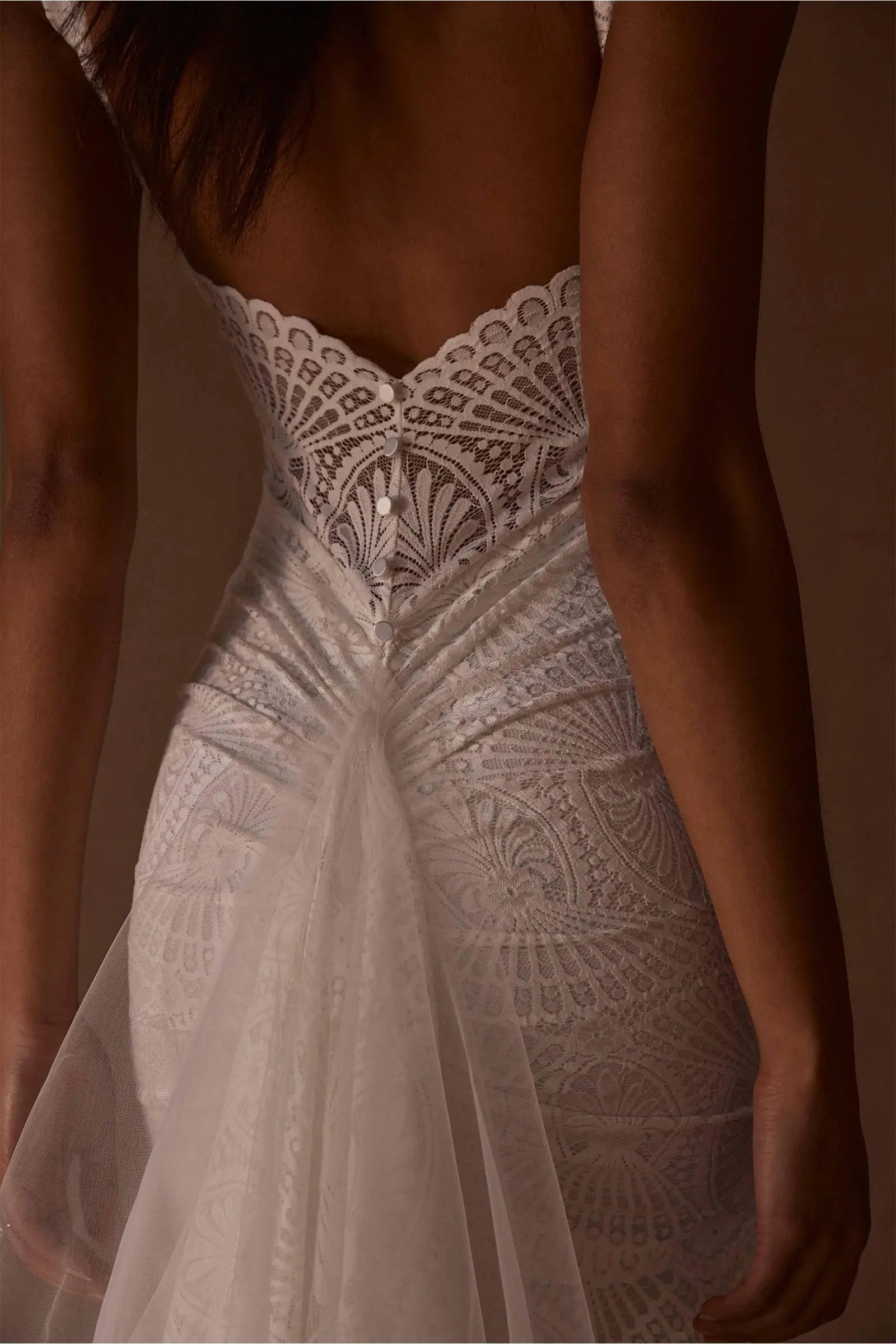 Elegant Mermaid V-Neck Sleeveless Intricate Lace Open Back Ivory Wedding Gown