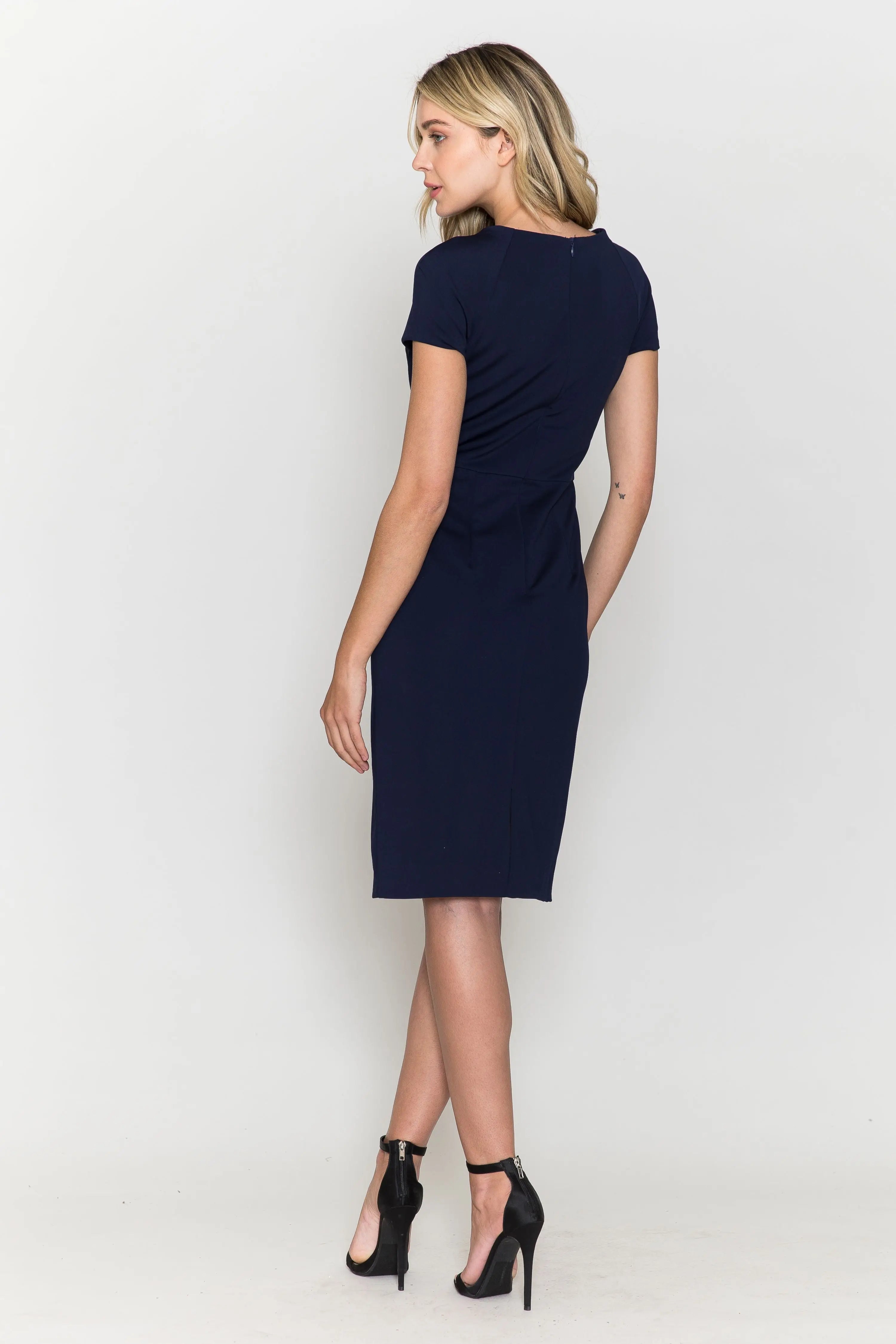 Elegant Sheath Boat Neck Short Sleeve Classic Navy Blue Knee-Length Homecoming Dress