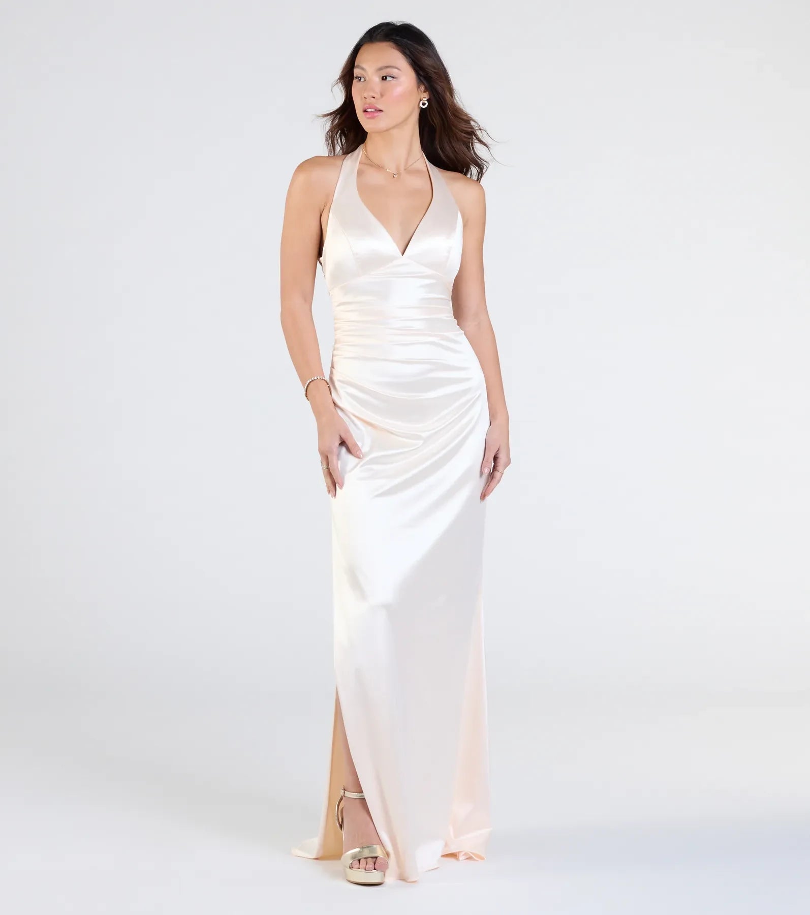 Elegant Sheath Halter V-Neck Backless Ruched Ivory Floor-Length Prom Dress