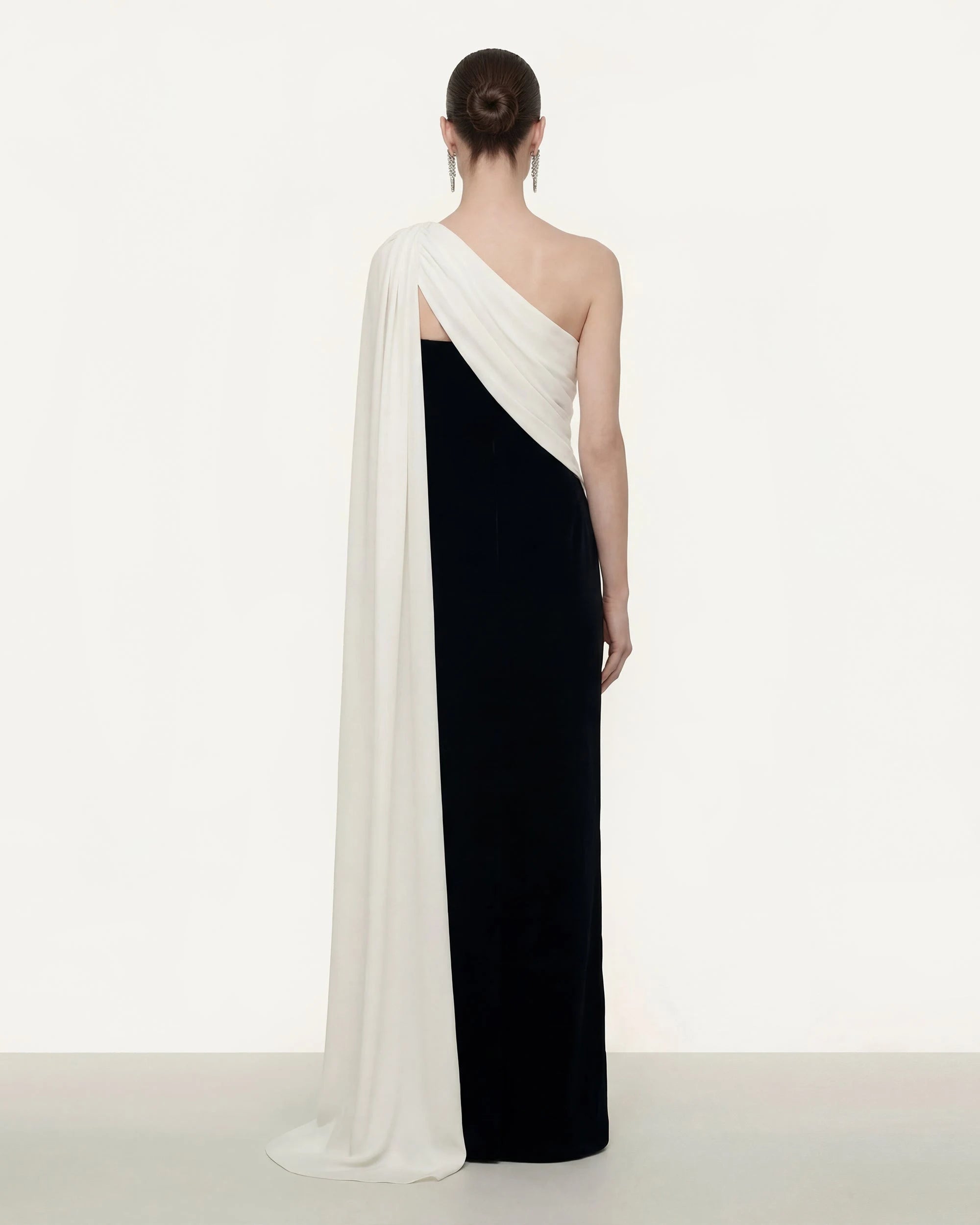 Elegant Sheath One-Shoulder Draped Asymmetric Black Ivory Floor-Length Prom Dress Gown