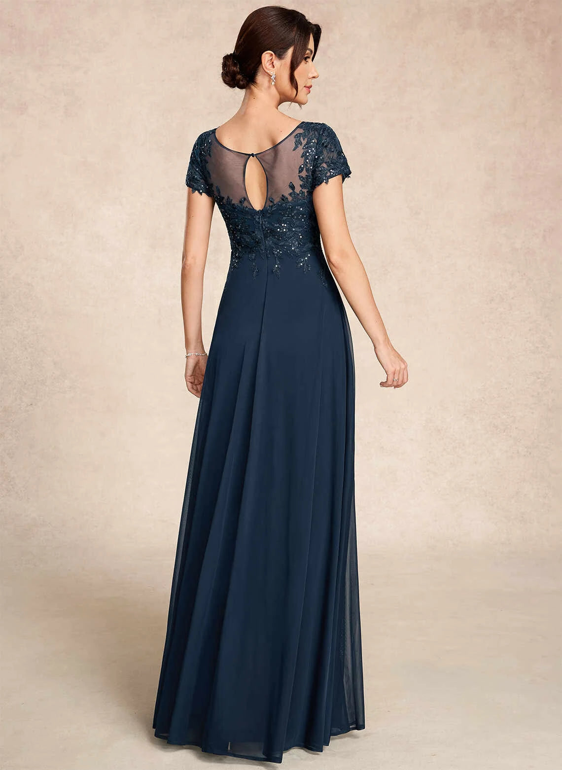 Elegant Sheath Scoop-Neck Short-Sleeve Beaded Navy Mother Of The Bride Dress