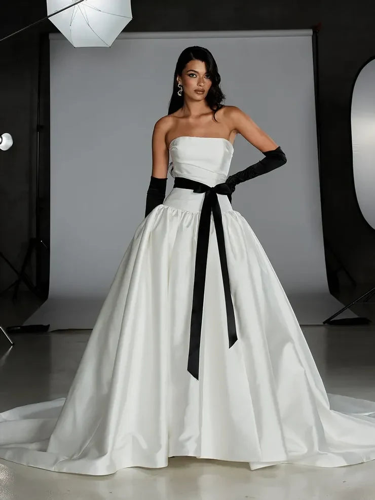 Elegant Strapless Ball Gown Black Ribbon Ivory Floor-Length Wedding Dress for Brides