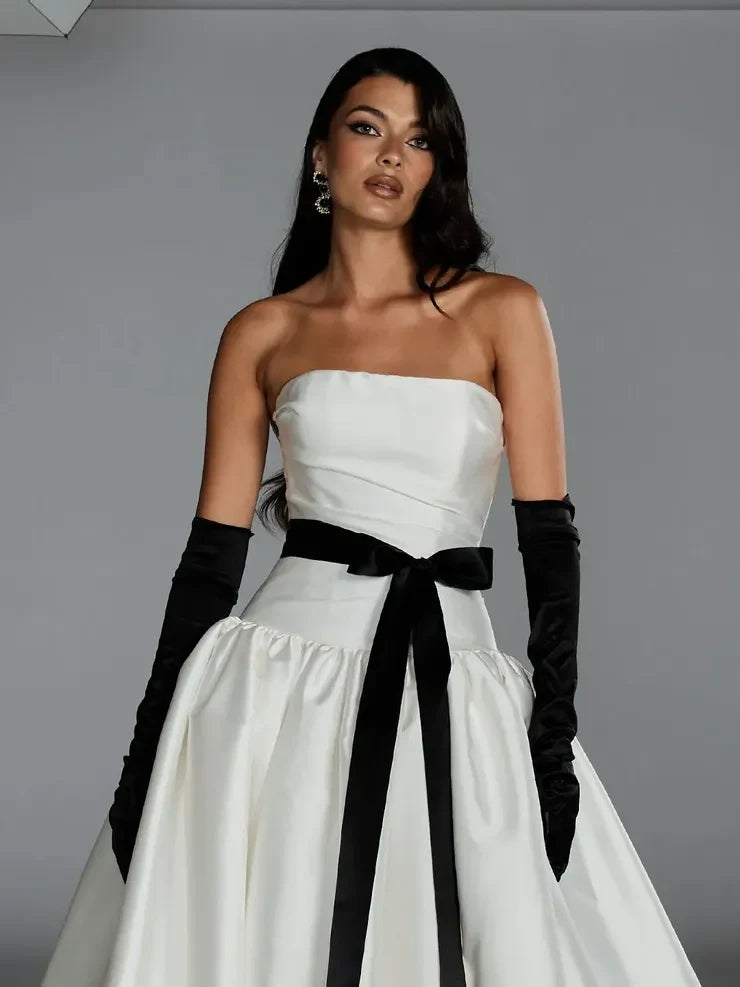 Elegant Strapless Ball Gown Black Ribbon Ivory Floor-Length Wedding Dress for Brides