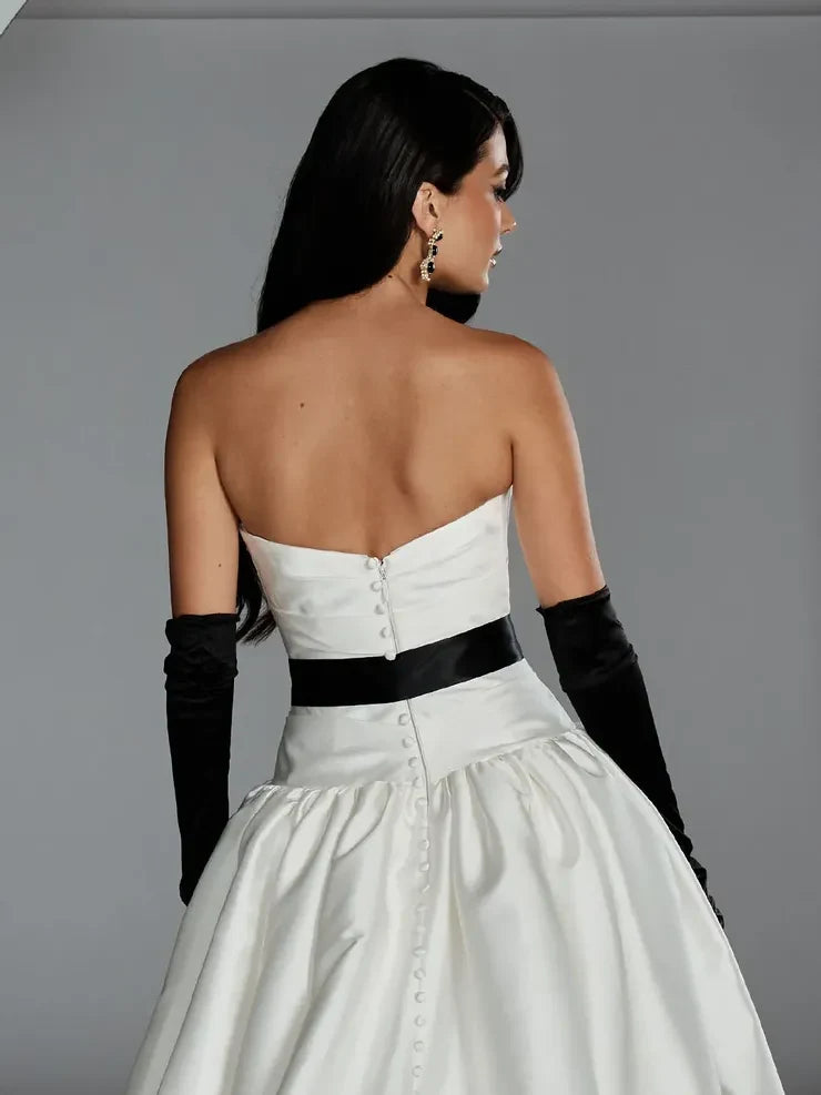 Elegant Strapless Ball Gown Black Ribbon Ivory Floor-Length Wedding Dress for Brides