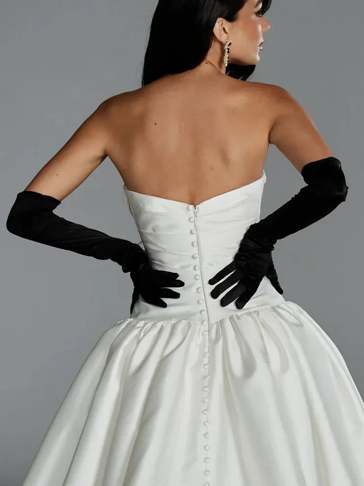 Elegant Strapless Ball Gown Black Ribbon Ivory Floor-Length Wedding Dress for Brides