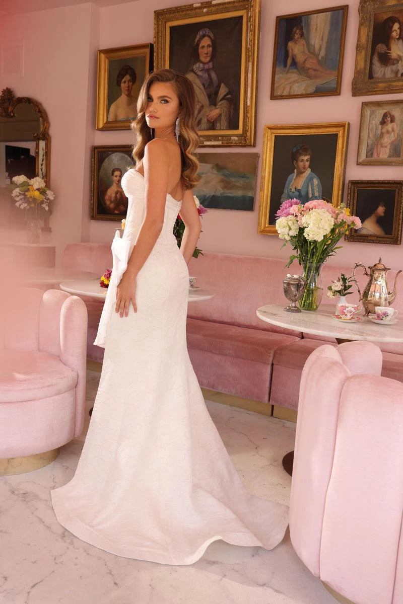 Elegant Trumpet Strapless Bow High Slit White Floor-Length Prom Gown