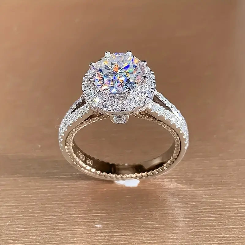 Side profile of the crown setting on the Moissanite ring.