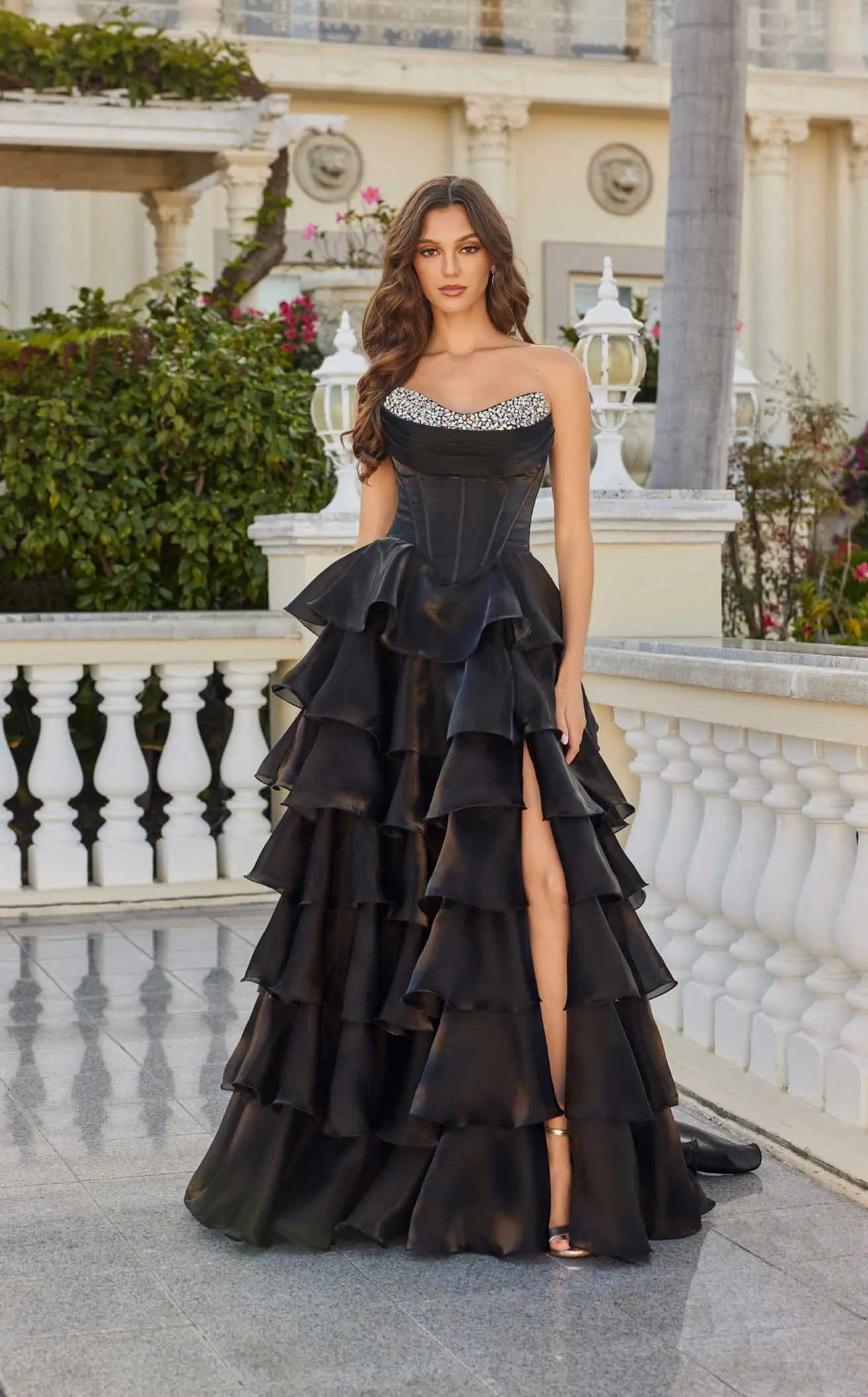 Glamorous A-Line Sweetheart Sleeveless Beaded Corset Black Floor-Length Prom Dresses Women's Gown