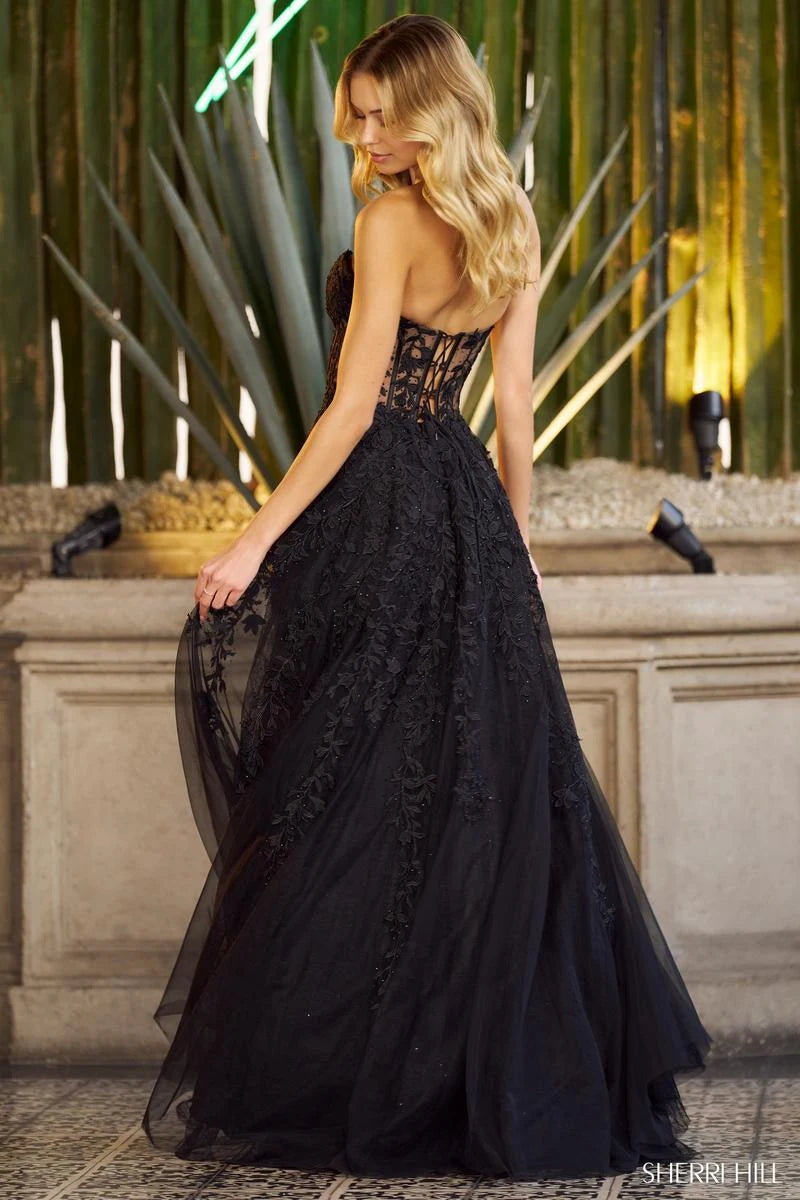 Glamorous A-Line Sweetheart Strapless Corset Lace Black Floor-Length Prom Gown