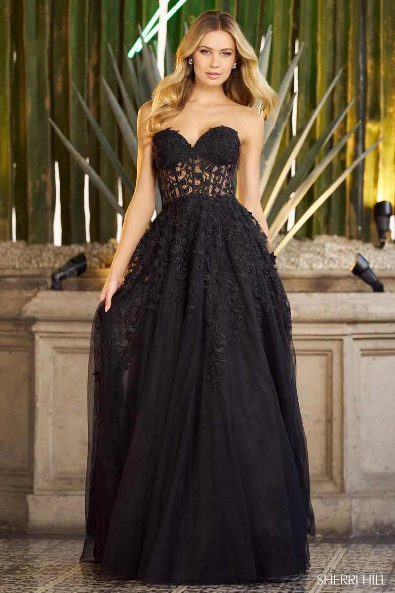 Glamorous A-Line Sweetheart Strapless Corset Lace Black Floor-Length Prom Gown