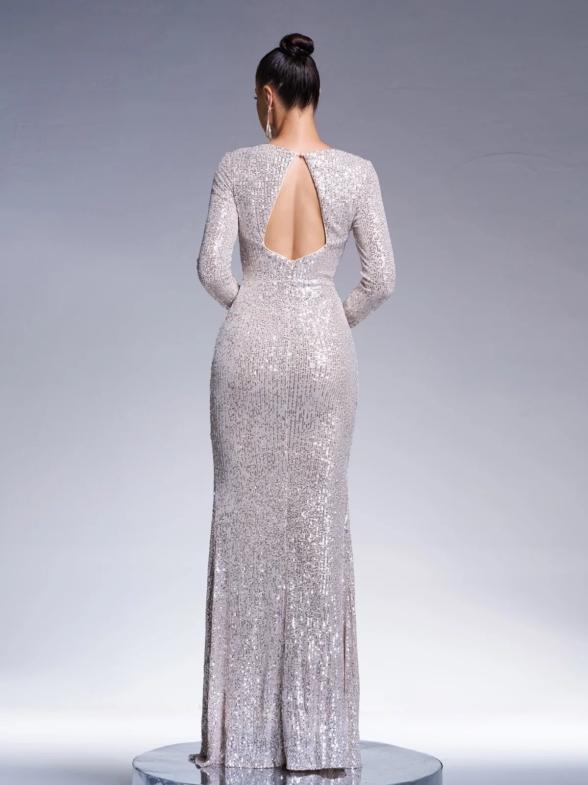 Glamorous Fitted V-Neck Long Sleeve Sequin Ruched Champagne Floor-Length Prom Gown